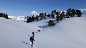 Excursión familiar raquetas nieve en el Valle de Ordesa - Guías de Torla  Ordesa - Guías de montaña