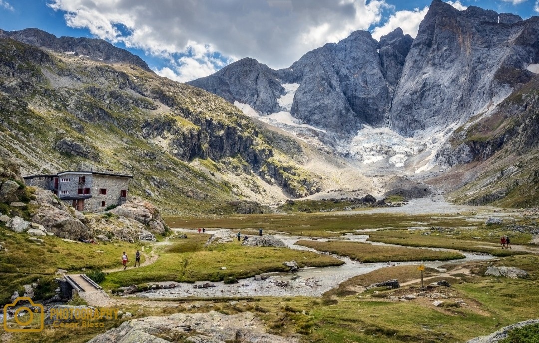 El refugio de oulettes de gaube al pie de la majestuosa cara norte del vignemale 118486 xl | Guías de Torla