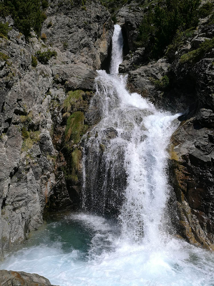 Senderismo con guía en valle de la larri en el Pirineo Aragonés | Guías de Torla Ordesa