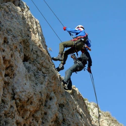 Abseiling r85uhygrsjdhkpn75oogoiv5bocm12l7inie3sj1xk